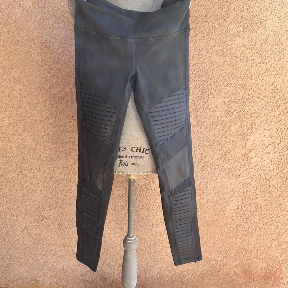 ALO yoga moto leggings grey size medium - Picture 2 of 8